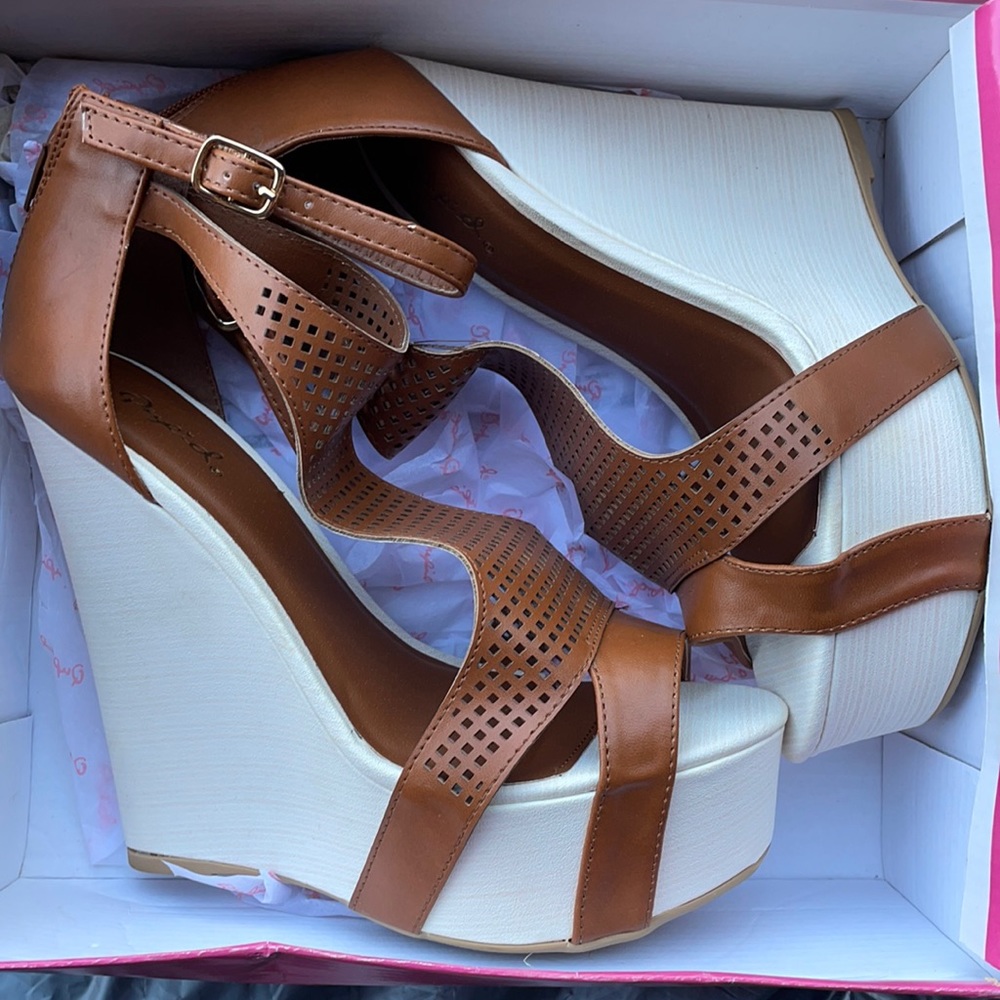 Never worn Wedges